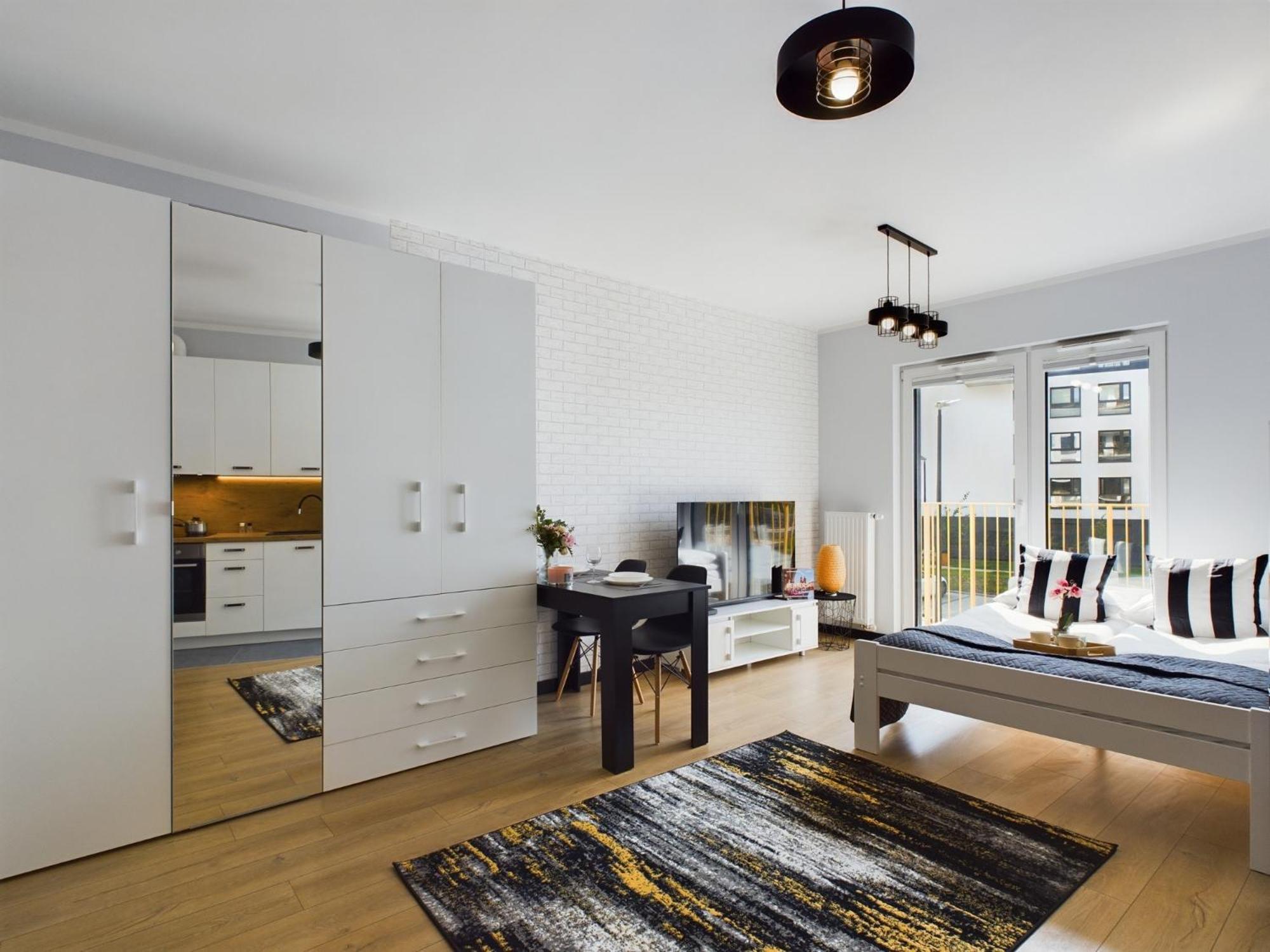 Exceptional With Parking By Renters Apartament *