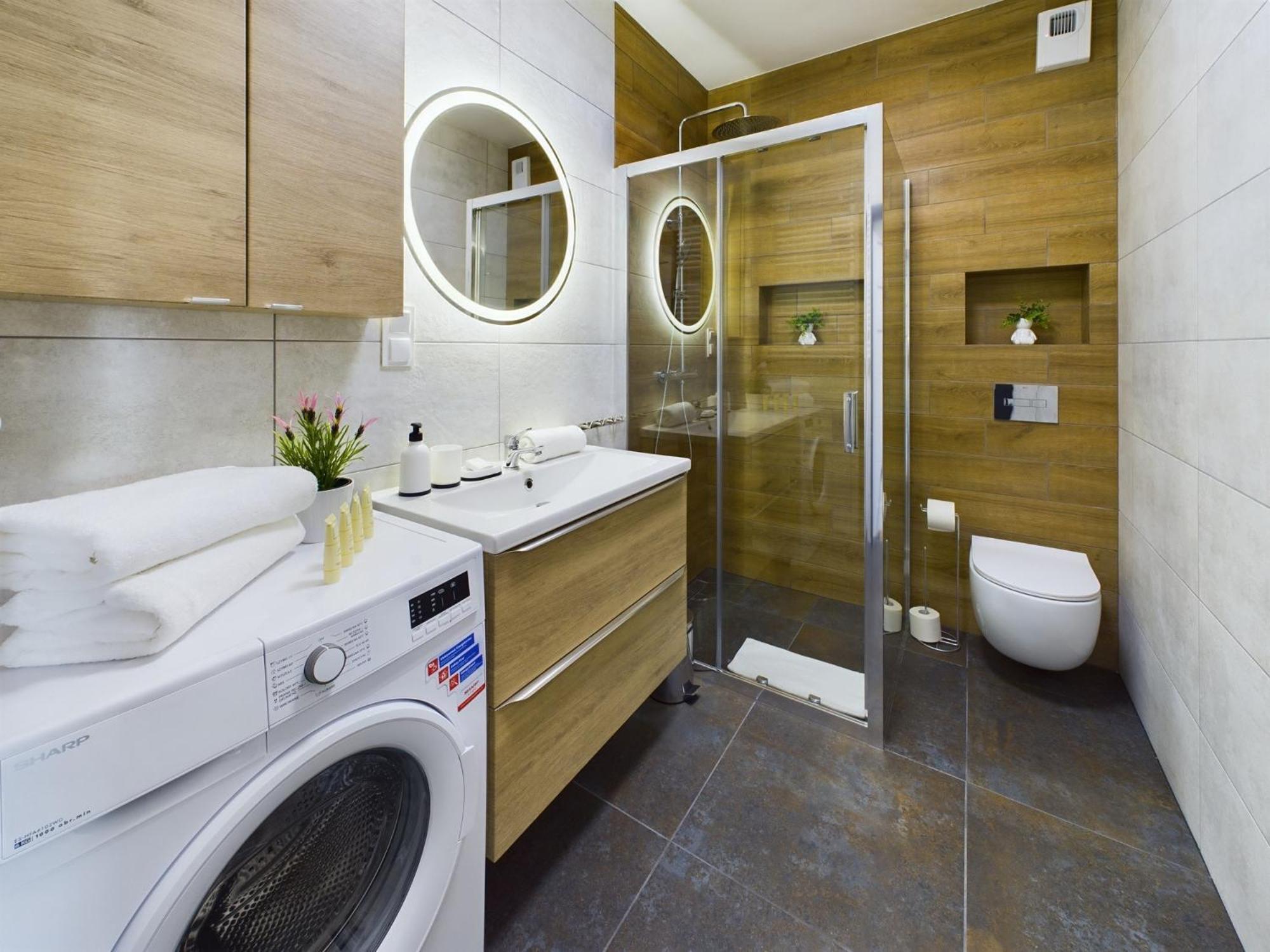 Exceptional With Parking By Renters Apartament *