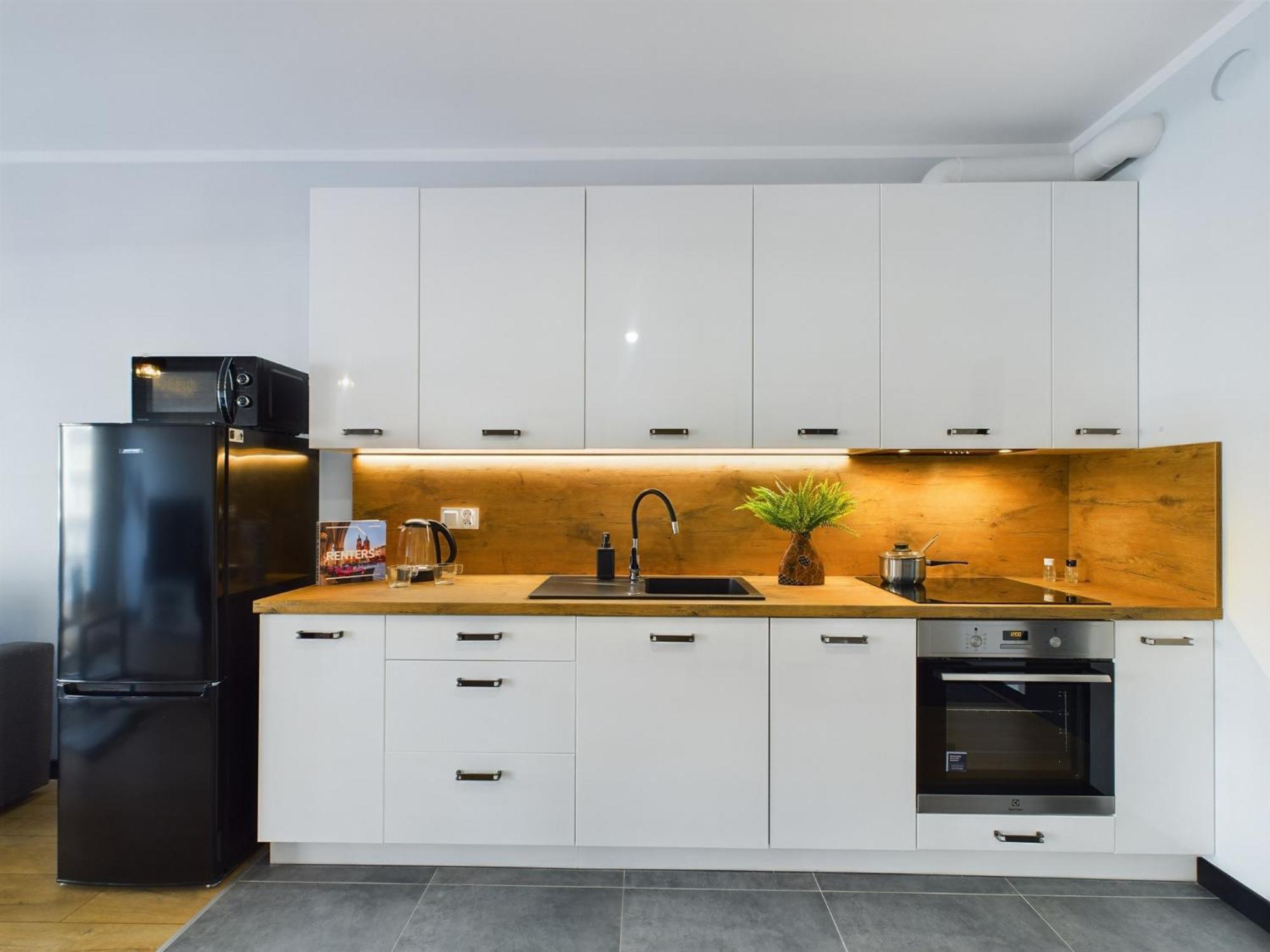 Exceptional With Parking By Renters Apartament *
